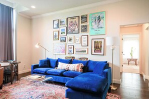 TV, caminetto, studio