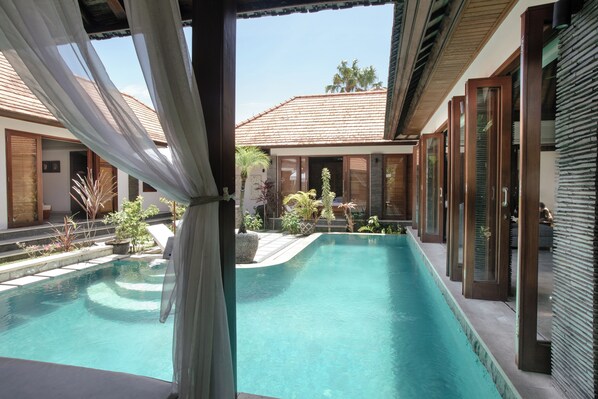 Pool - Villa Di Bucu- Charming 3-Bedroom Villa Close to the Beach (Bali)