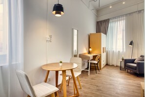 Deluxe Studio, 1 Queen Bed | Living area | 43-inch Smart TV with digital channels, Netflix, streaming services - Habyt Kada at Maxwell (Singapore)