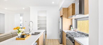 Brand New 4Bs Home near Shops & Park @ Greenbank