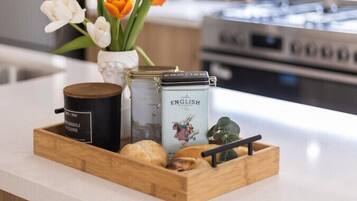 Frigorífic, microones, forn i placa de cuina