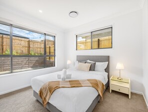 4 bedrooms, iron/ironing board, WiFi, bed sheets