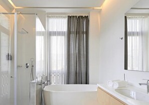 Superior Suite | Bathroom | Free toiletries, hair dryer, bathrobes, slippers - Dilijani Tun (Dilijan)