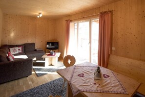 Een smart-tv en een open haard