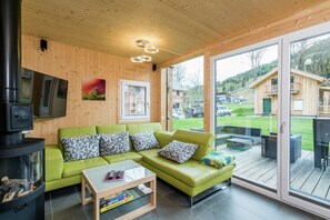Smart TV, fireplace, DVD player