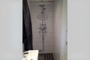 Family Cabin, Sea View | Bathroom | Shower, heated floors