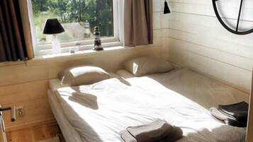 Family Cabin, Sea View | 2 bedrooms, hypo-allergenic bedding, blackout drapes, soundproofing