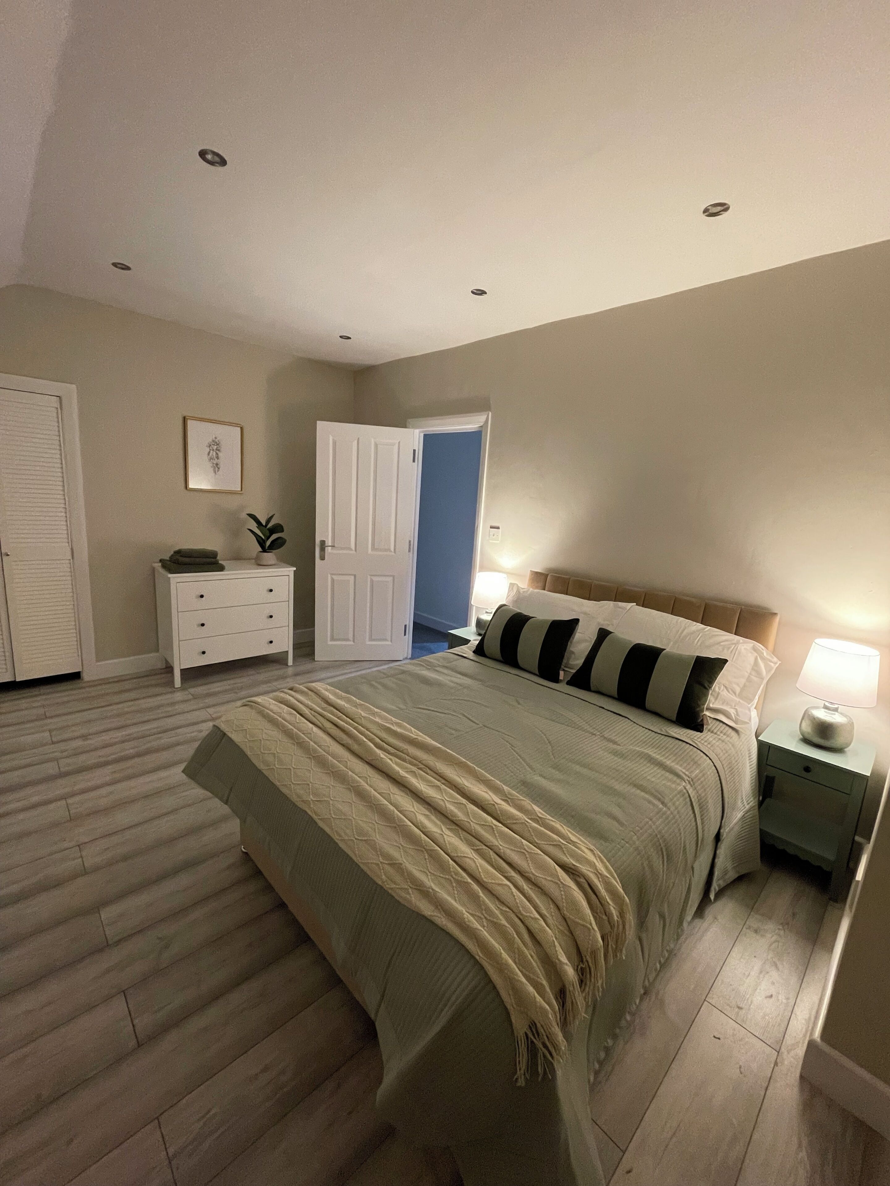 3 bedrooms, iron/ironing board, WiFi, bed sheets