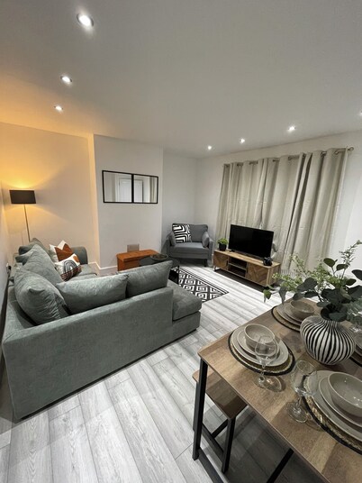 Luxury 3 bed house 10mins walk from Dartford town centre, fully refurbished