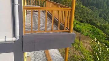 Luxury Room, Balcony | Balcony