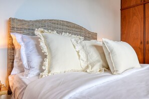 2 bedrooms, iron/ironing board, free WiFi, bed sheets - Clarisses House I, a Home in Madeira (Ponta do Sol)