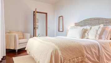 2 slaapkamers, een strijkplank/strijkijzer, gratis wifi, beddengoed