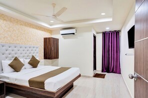 Standard Room | Desk, laptop workspace, free WiFi, bed sheets - Hotel La Sky Boutique (Hyderabad)