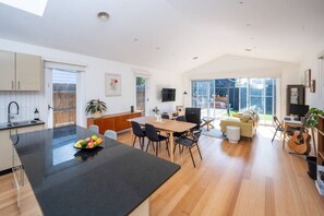Interior - Spacious light-filled 3BD sanctuary in Northcote *Pet Friendly* (Northcote)