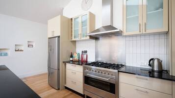 Fridge, microwave, oven, stovetop