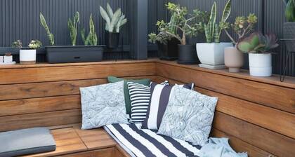 Spacious light-filled 3BD sanctuary in Northcote *Pet Friendly*