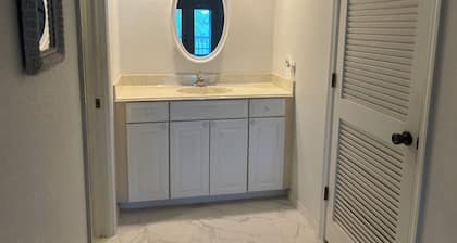 Beautiful downtown Punta Gordain walking distance of Fisherman's Village