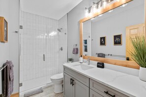 Hårtørrer, håndklæder