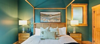 Studio in DT Black MTN Walk to food!