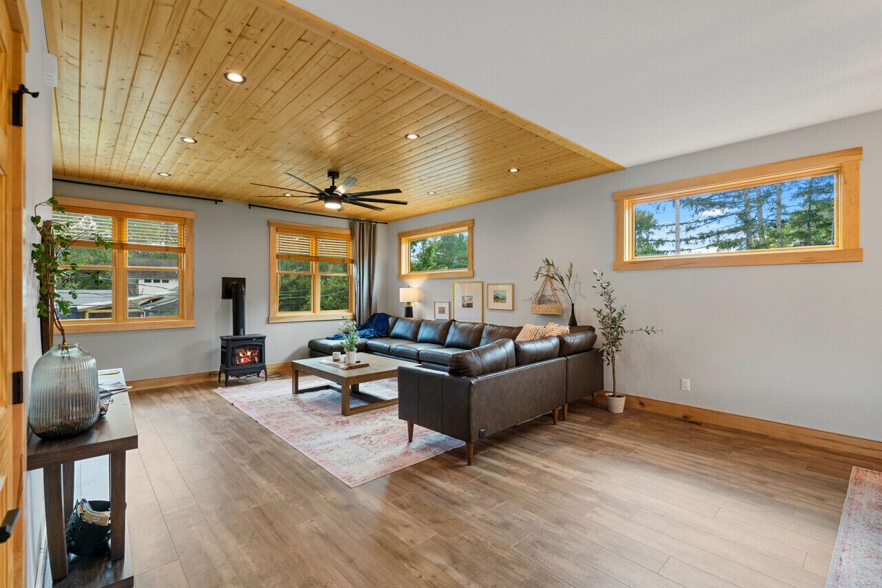 Een smart-tv en een open haard