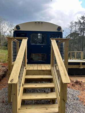 Outdoor spa tub - Mountain SchoolBus w HotTub (Candler)