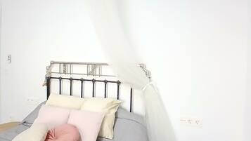 4 Schlafzimmer, Bügeleisen/Bügelbrett, Bettwäsche