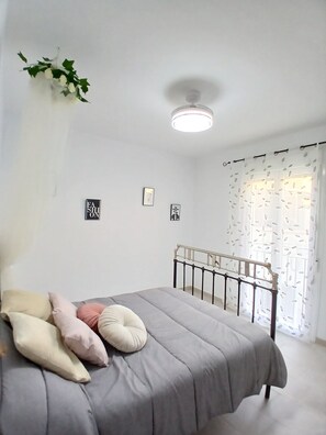 4 chambres, fer et planche Ă repasser, literie fournie