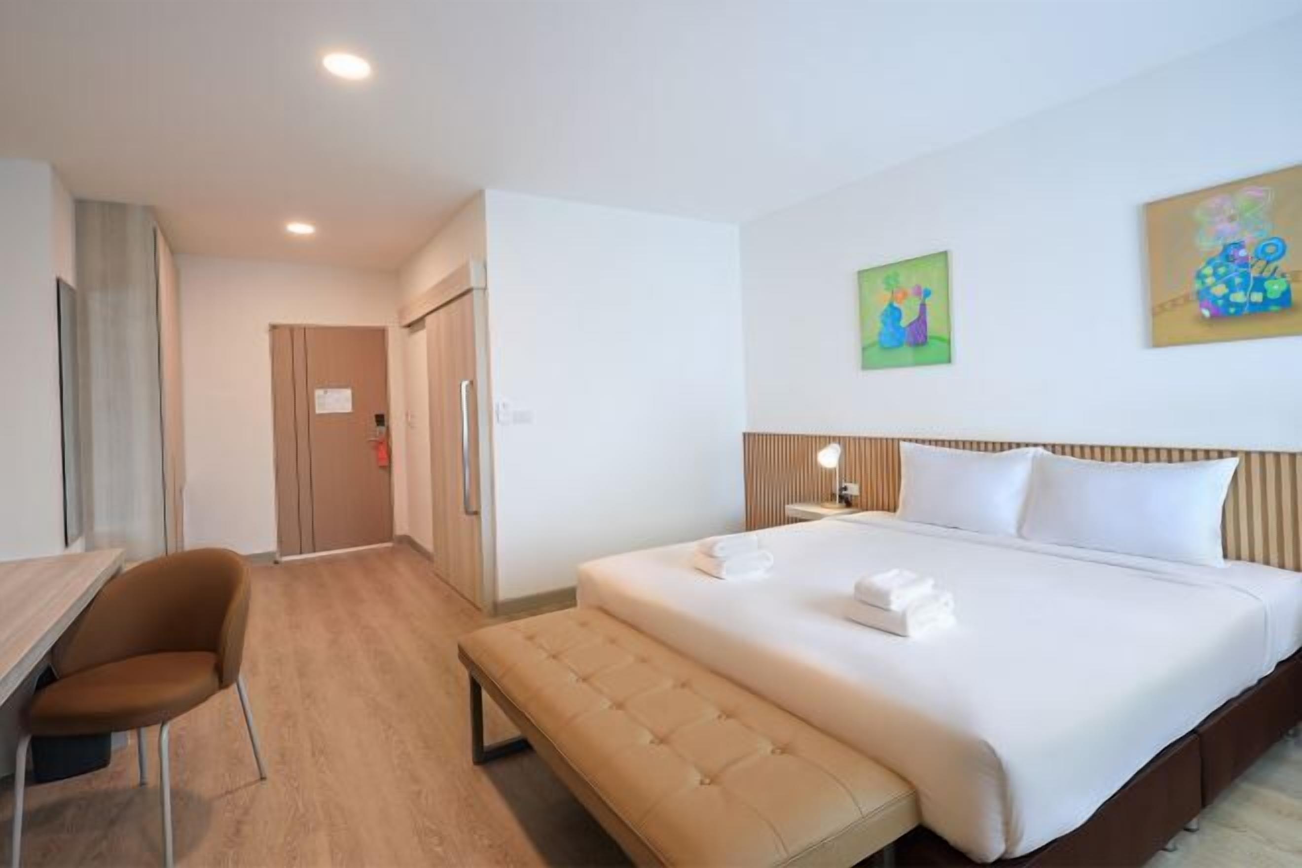 In-room safe, free WiFi, bed sheets