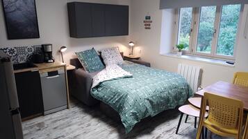1 chambre, lit parapluie, Wi-Fi, draps fournis