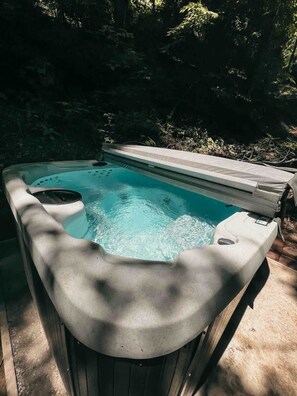 مغطس سبا خارجي