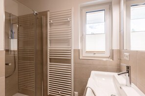 淋浴设施、吹风机