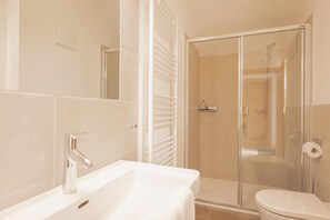 Shower, hair dryer - Spacious apartment with terrace (Turracher Höhe)
