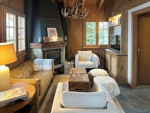 TV, fireplace