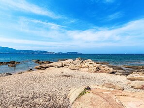 靠近海滩