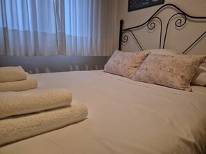 4 Schlafzimmer, Bügeleisen/Bügelbrett, kostenloses WLAN, Bettwäsche