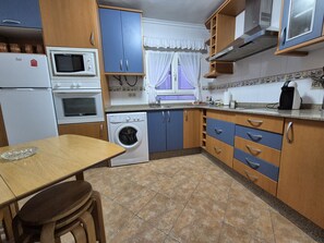 Fridge, microwave, oven, coffee/tea maker