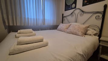 4 bedrooms, iron/ironing board, free WiFi, bed sheets