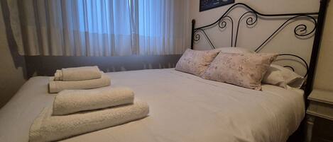 4 soverom, strykejern/-brett, wi-fi (inkludert) og sengetøy