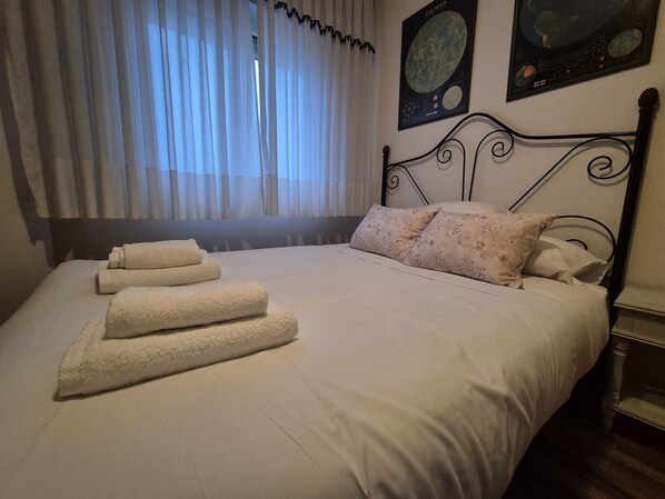 4 habitaciones, tabla de planchar con plancha y wifi gratis 