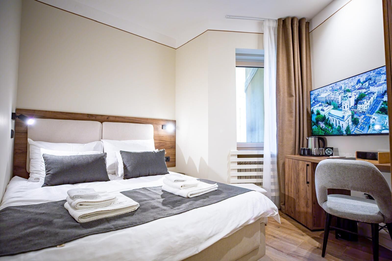 Basic Double Room | In-room safe, desk, blackout drapes, soundproofing