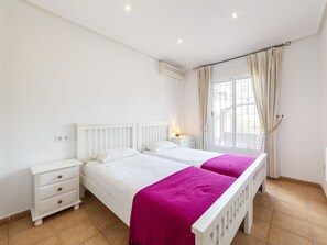 2 Schlafzimmer, Schreibtisch, Bügeleisen/Bügelbrett, WLAN