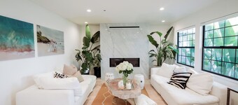 Luxury 5-BD villa in Menlo Park with office. 2.7 miles to Palo Alto.