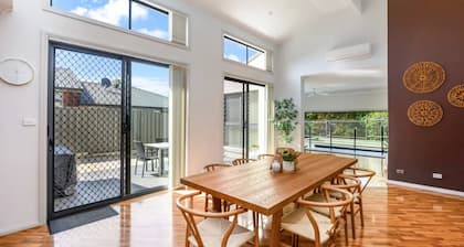 Poolside Oasis by Experience Jervis Bay