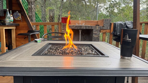Outdoor dining - Glamping Moret Tiny House M1 Cabaña Para 2 Personas-pet Friendly (Arteaga)