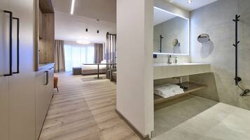 Allergikerbettwaren, Zimmersafe, laptopgeeigneter Arbeitsplatz