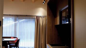 World Champion Suite | 2 bedrooms, hypo-allergenic bedding, in-room safe, laptop workspace