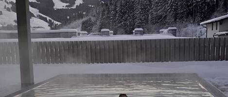 حمام سباحة خارجي