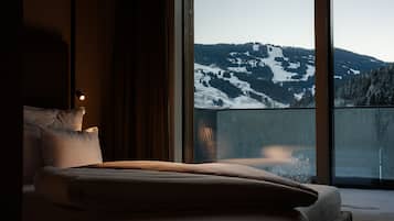 World Champion Suite | Seprai antialergi, brankas, dan ruang kerja ramah laptop