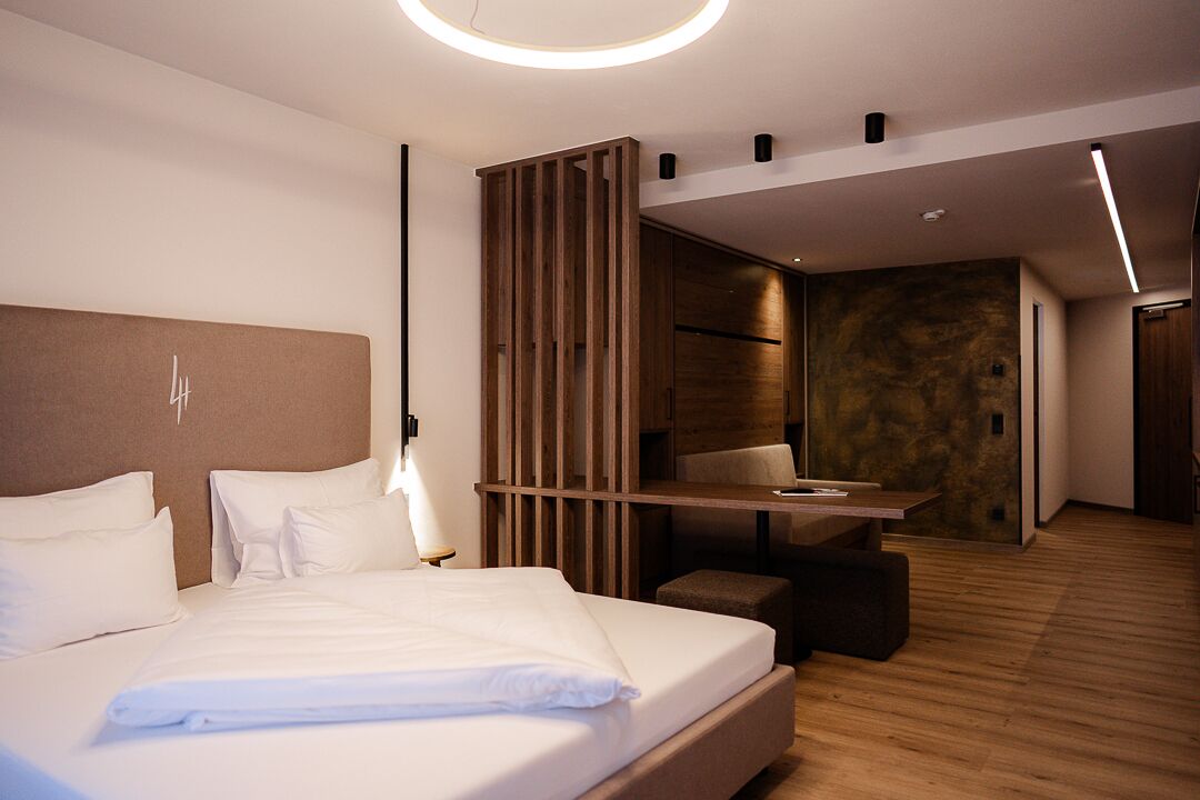 ملاءات للفراش لا تسبب الحساسية وخزنة داخل الغرفة