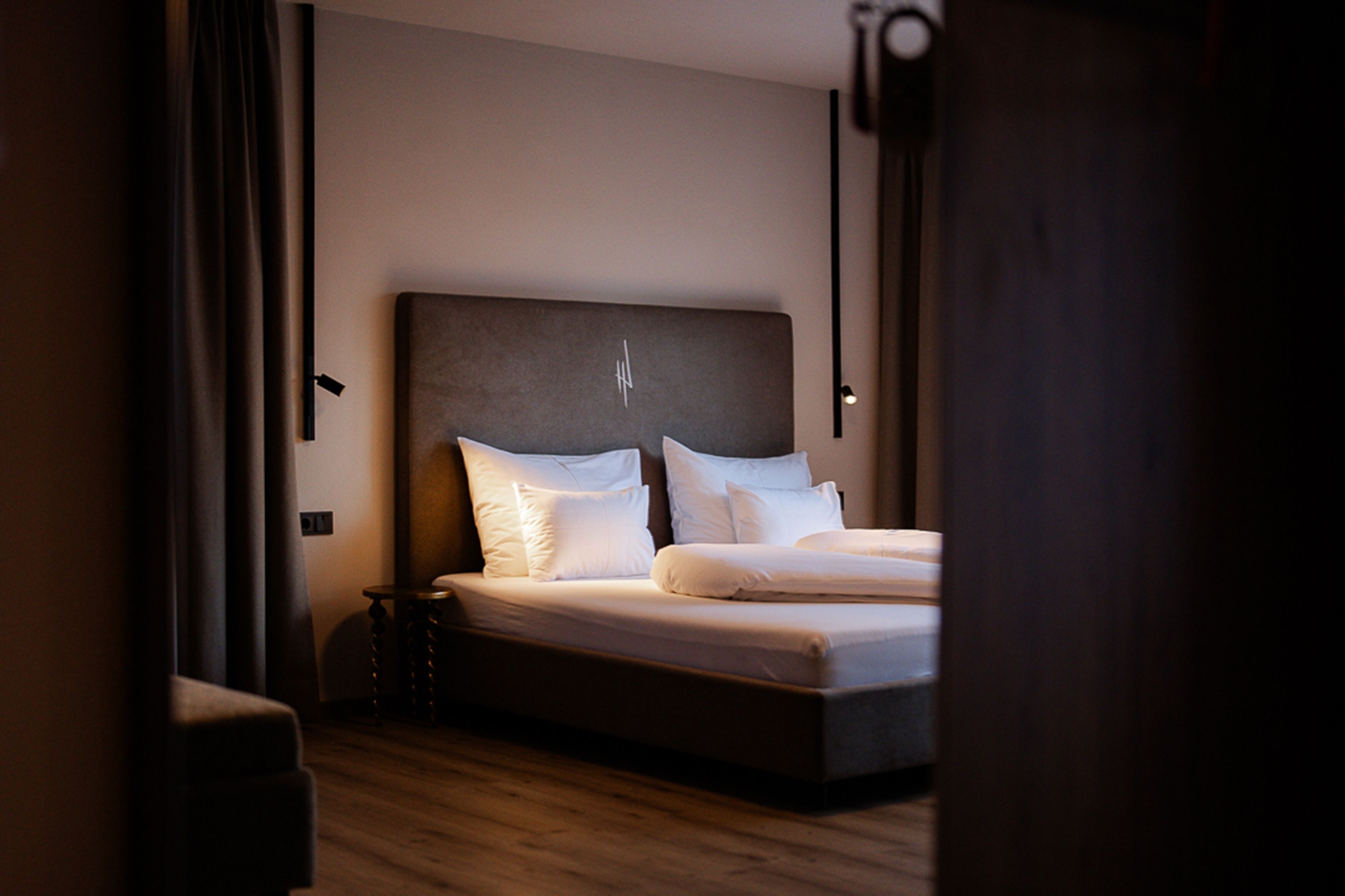 ملاءات للفراش لا تسبب الحساسية وخزنة داخل الغرفة